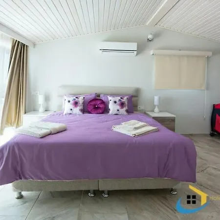 Willa Kalkan Charm Halal